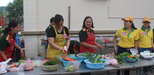 Chị em đồng lòng vượt khó