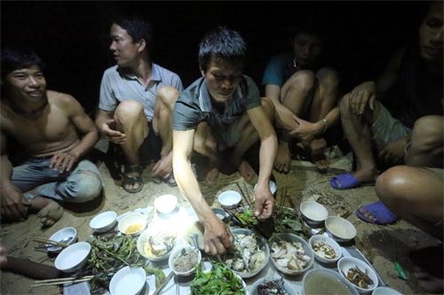 Bữa ăn trước giờ đánh cá.