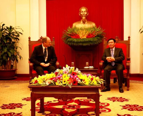 Trưởng ban Kinh tế Trung ương Vương Đình Huệ tiếp Đại sứ CHLB Đức tại Việt Nam 

