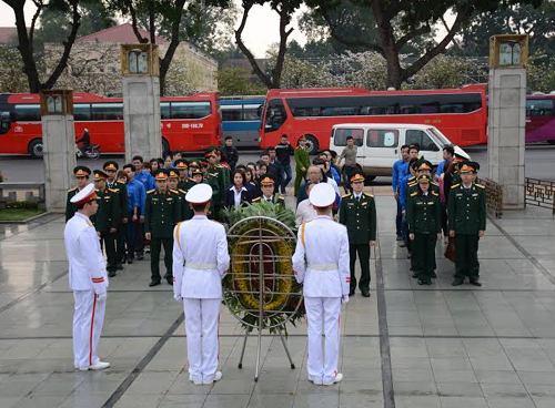 Tuổi trẻ Báo Quân đội nhân dân báo công dâng Bác