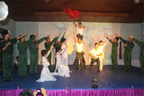 Sôi nổi giao lưu văn hóa, văn nghệ cùng đoàn viên thanh niên đơn vị kết nghĩa.