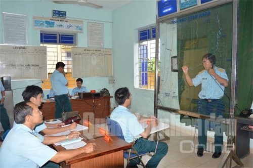 Bảo đảm thông tin ra-đa cho ban bay.