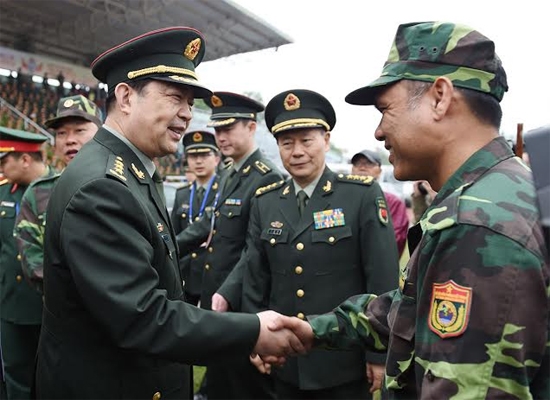 Thượng tướng Thường Vạn Toàn, Ủy viên Quốc vụ, Bộ trưởng Quốc phòng Trung Quốc thăm hỏi chúc mừng cán bộ, chiến sĩ Biên phòng tỉnh Lạng Sơn.