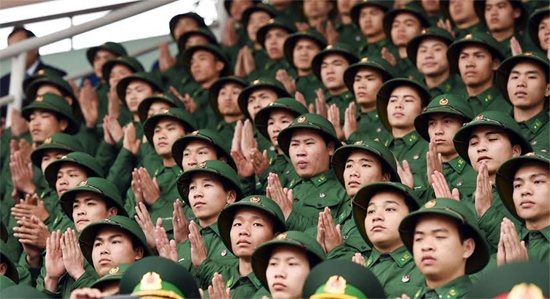 Các màn biểu diễn võ thuật đẹp mắt nhận được sự cổ vũ nhiệt liệt của khán giả.