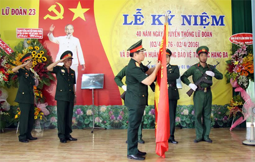 Lữ đoàn 23 (Quân khu 7) đón nhận Huân chương Bảo vệ Tổ quốc hạng ba