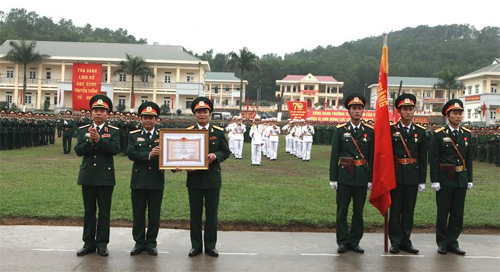 Trường Quân sự Quân khu 3 đón nhận Huân chương Bảo vệ Tổ quốc hạng ba
