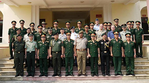 Đoàn Tùy viên Quân sự các nước tại Việt Nam thăm Lữ đoàn Công binh 270