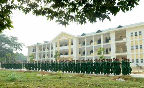 Huấn luyện điều lệnh đội ngũ trong đội hình khối.