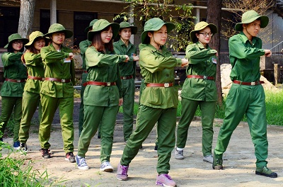 Sinh viên Đại học Huế trên bãi tập tháng Tư