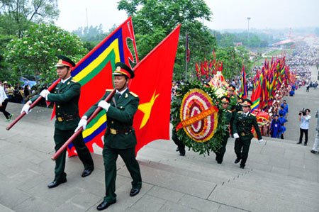 ƠN QUỐC TỔ, CÙNG GIỮ GÌN, DỰNG XÂY ĐẤT NƯỚC