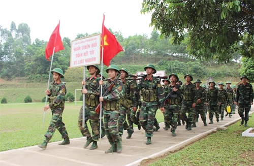 Kết thúc buổi tập, trở về đơn vị với hàng lối chỉnh tề.