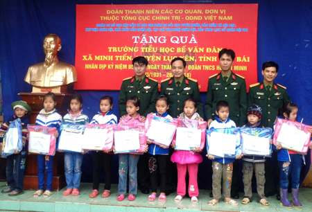 Gửi yêu thương đến học sinh nghèo vùng cao