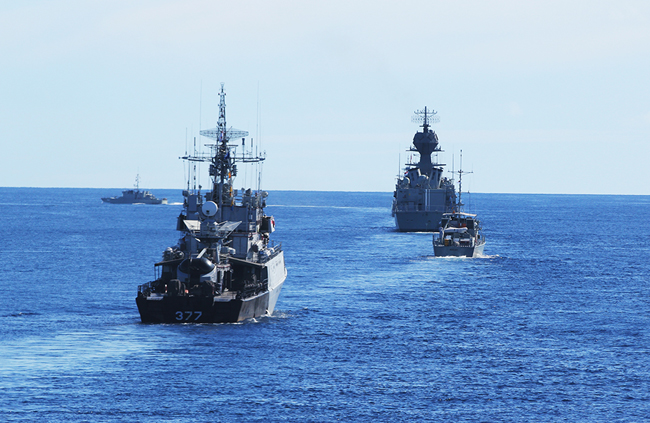 Diễn tập thực binh KOMODO trên biển