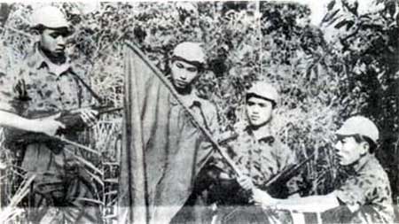 Bí mật tập kích căn cứ Nùng
