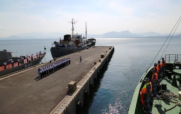 Tàu Bệnh viện 561 chào cảng Cam Ranh, bắt đầu hành trình tham gia diễn tập Komodo 2016.