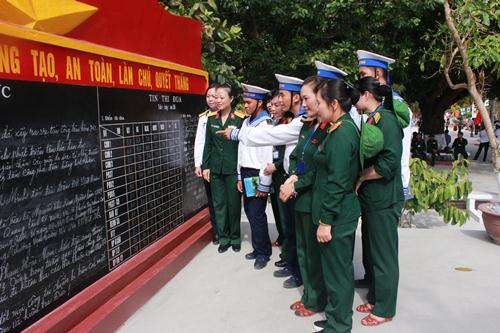 Đa dạng hình thức tuyên truyền bầu cử ở Trường Sa