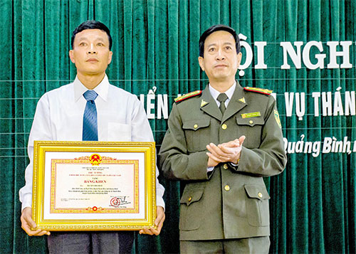 Người tự nguyện, kiên trì bảo vệ đàn voọc quý hiếm
