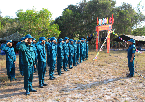 Huấn luyện dân quân tập trung gắn với “ba tăng cường”
