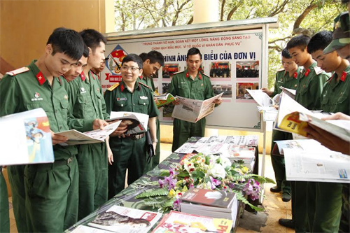 Khai mạc thư viện lưu động với chủ đề “Sách-hành trang người lính”