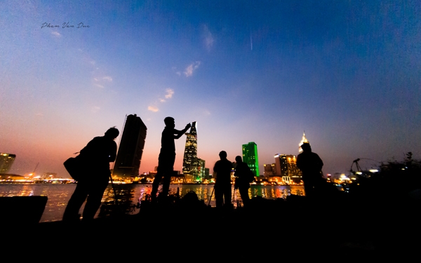 Từ quận 2 nhìn hướng quận 1 là một góc ảnh ưa thích của các tay máy nghiệp dư cũng như chuyên nghiệp.
