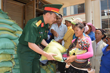 Chung tay giúp dân vùng hạn