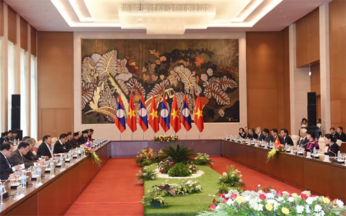 Thúc đẩy quan hệ kinh tế thương mại, tương xứng với mối quan hệ chính trị đặc biệt Việt - Lào