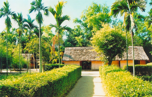 Du khách về tham quan quê Bác tăng đột biến trong dịp nghỉ lễ 30-4 và 1-5