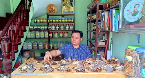 Nghị lực của một lương y tật nguyền
