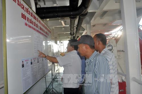 Tổ chức bầu cử sớm cho công nhân, kỹ sư làm việc trên các tàu, giàn khoan