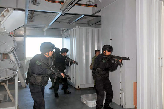 Đặc nhiệm tìm kiếm những nơi khủng bố ẩn nấp.