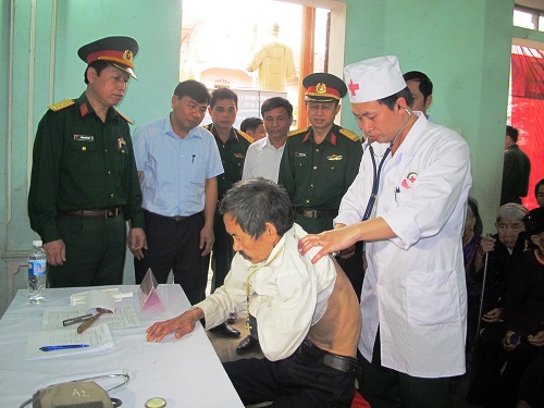 Những thầy thuốc quân y về với xứ đạo