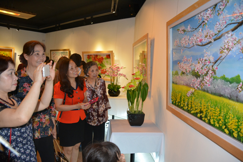 Khai mạc triển lãm 