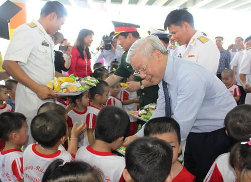 Ân tình trên Quân cảng Cam Ranh