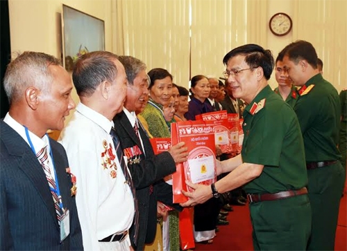 Bộ Quốc phòng gặp mặt người có công với cách mạng tỉnh Khánh Hòa