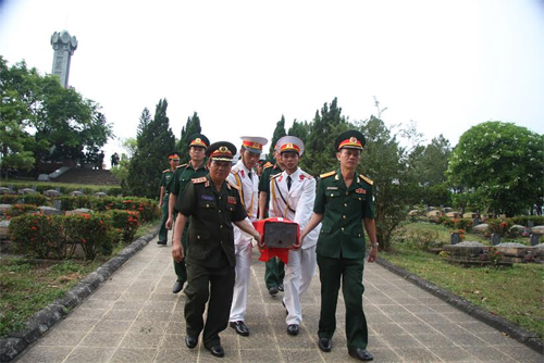 Thừa Thiên-Huế tổ chức lễ truy điệu và an táng 15 hài cốt liệt sĩ
