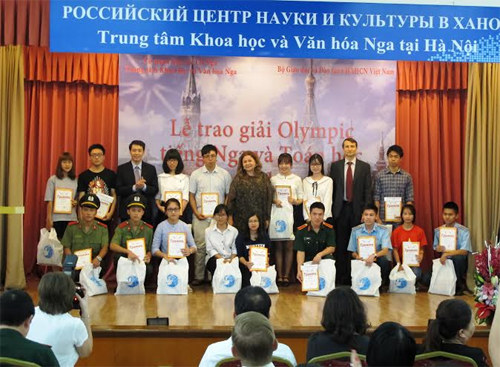Trao giải Cuộc thi Olympic tiếng Nga và Toán học 2016
