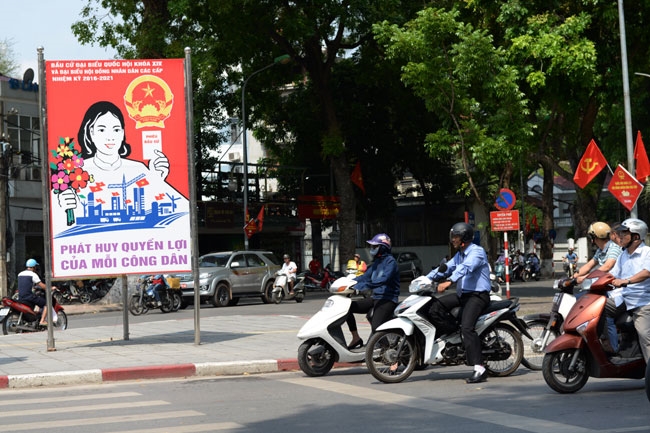 ...ngã tư giao cắt giữa phố Hoàng Diệu và Điện Biên Phủ...