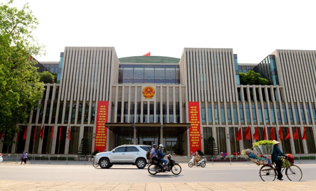 Tòa nhà Quốc hội được trang hoàng trước ngày bầu cử.