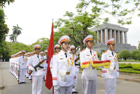 Như đóa hoa trong vườn Bác