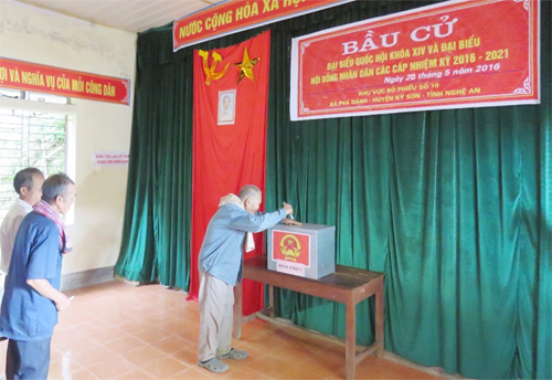 Huyện biên giới Kỳ Sơn hoàn thành công tác bầu cử sớm
