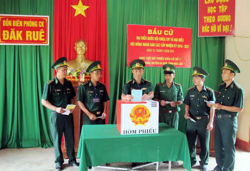 Rộn ràng ngày hội bầu cử nơi biên cương Tổ quốc
