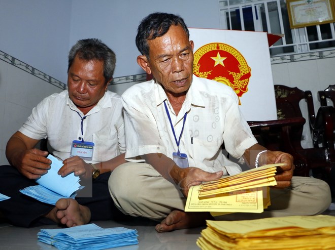 Cuộc bầu cử thành công tốt đẹp, các địa phương khẩn trương kiểm phiếu