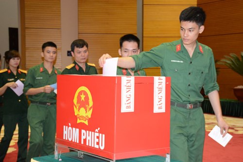 Tỷ lệ cử tri cả nước đã đi bầu cử đạt khoảng trên 70% 