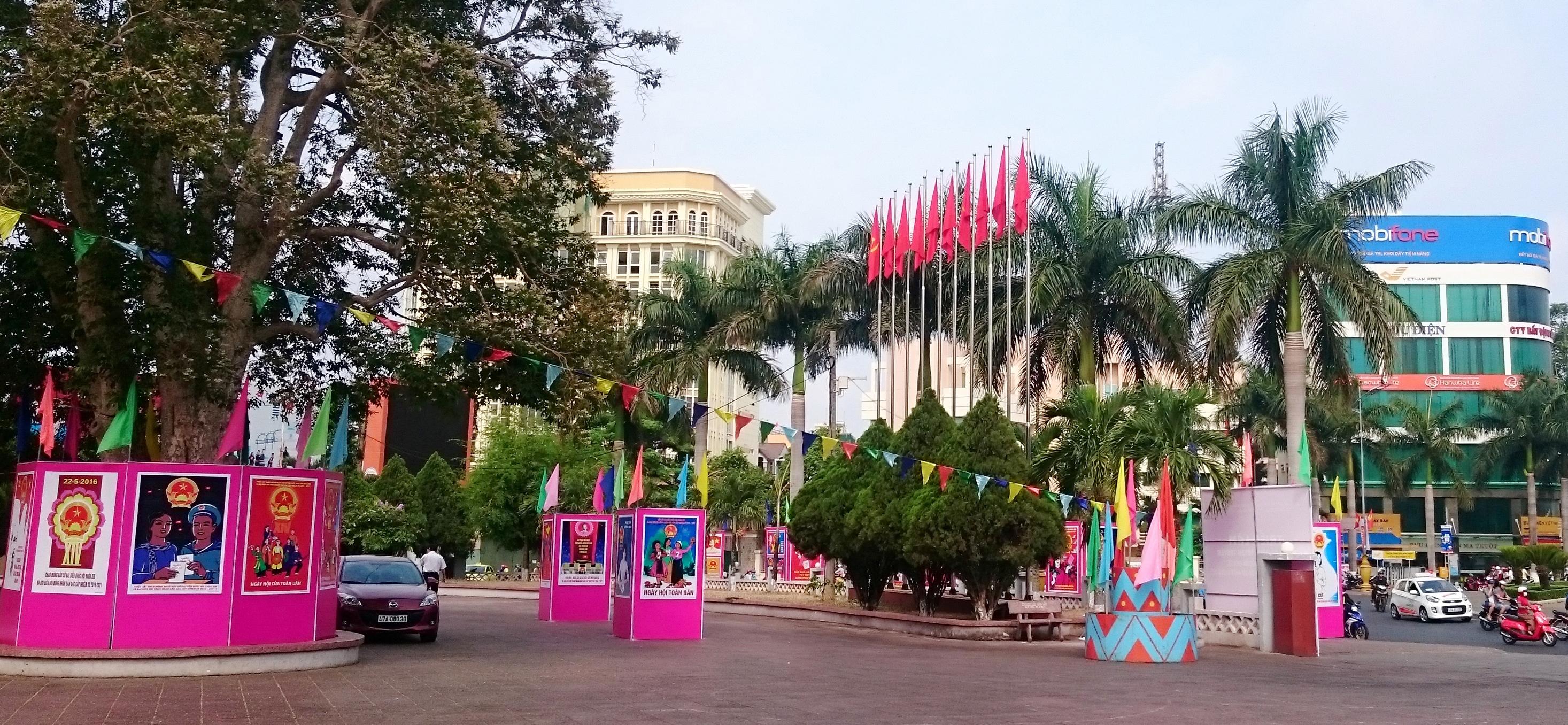 Bầu cử khẩn trương, dân chủ và đúng luật