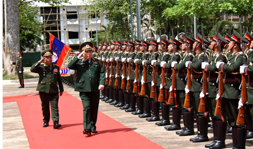 Việt Nam luôn dành ưu tiên cao nhất cho việc tăng cường quan hệ hữu nghị đoàn kết đặc biệt với nước bạn Lào anh em
