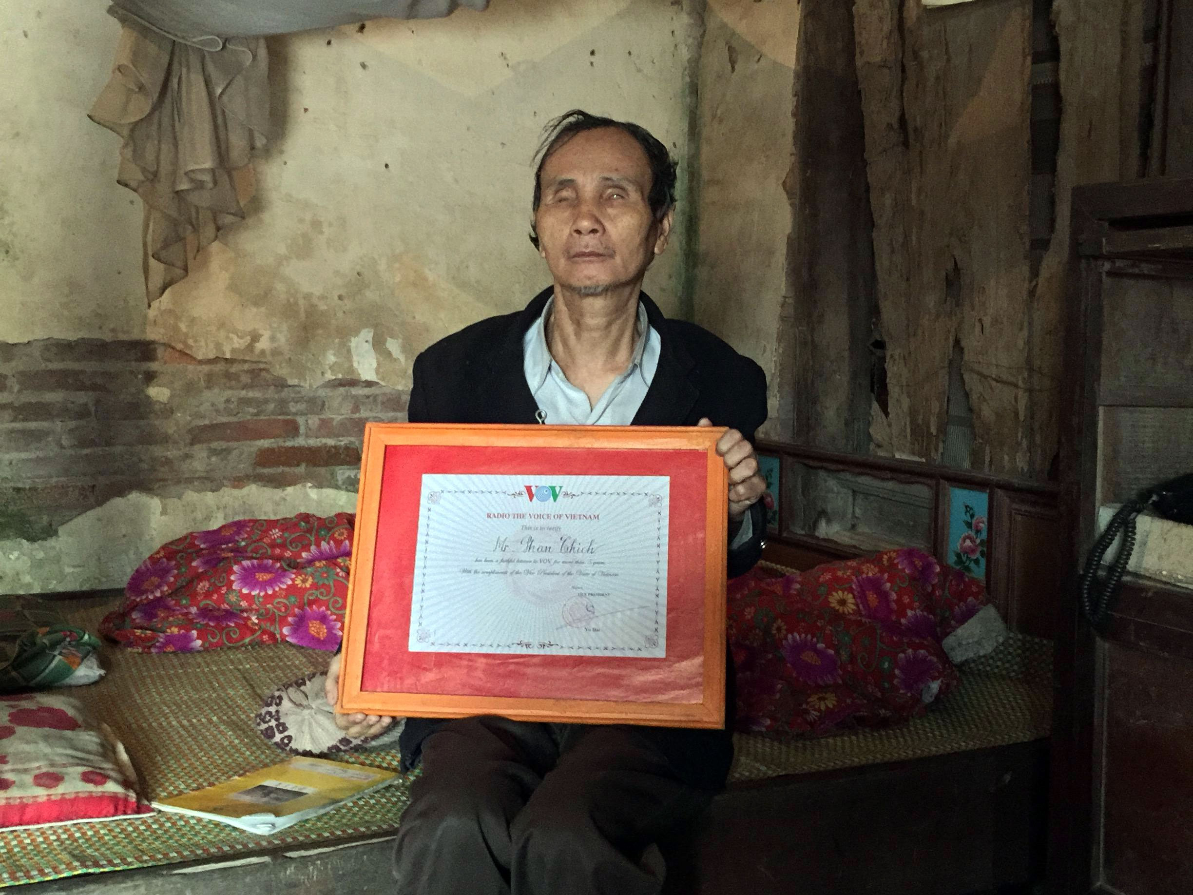 Ông Thích mù và khát vọng “tích sách cho đời”
