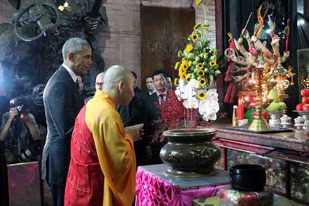 Tổng thống Hoa Kỳ Ba-rắc Ô-ba-ma thăm chùa Ngọc Hoàng