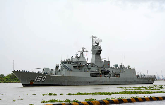 Tàu Hải quân Australia thăm TP Hồ Chí Minh