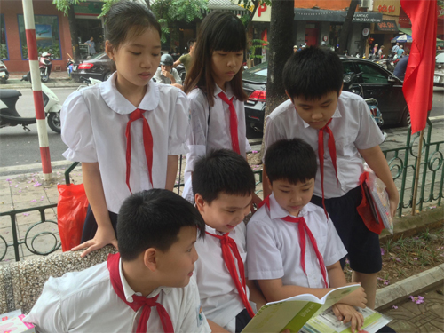 Lối nào cũng áp lực
