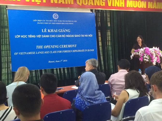 Khai giảng lớp học tiếng Việt dành cho Đại sứ, phu nhân và cán bộ ngoại giao nước ngoài